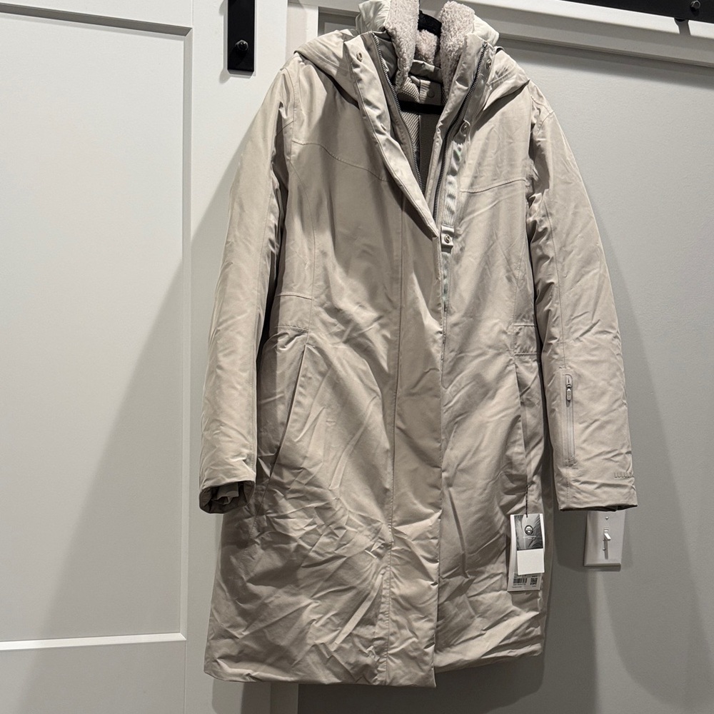 Lululemon Athletica snow warrior parka